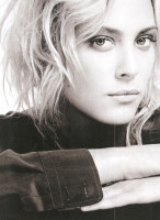 Nora Arnezeder photo #